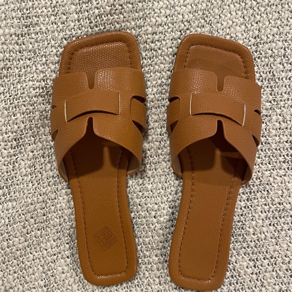 Slide on mule style sandals - Picture 2 of 3